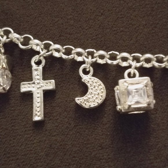 VINTAGE SILVERTONE 13 CHARM BRACELET - 7 1/4" - FUN!! - Picture 3 of 6